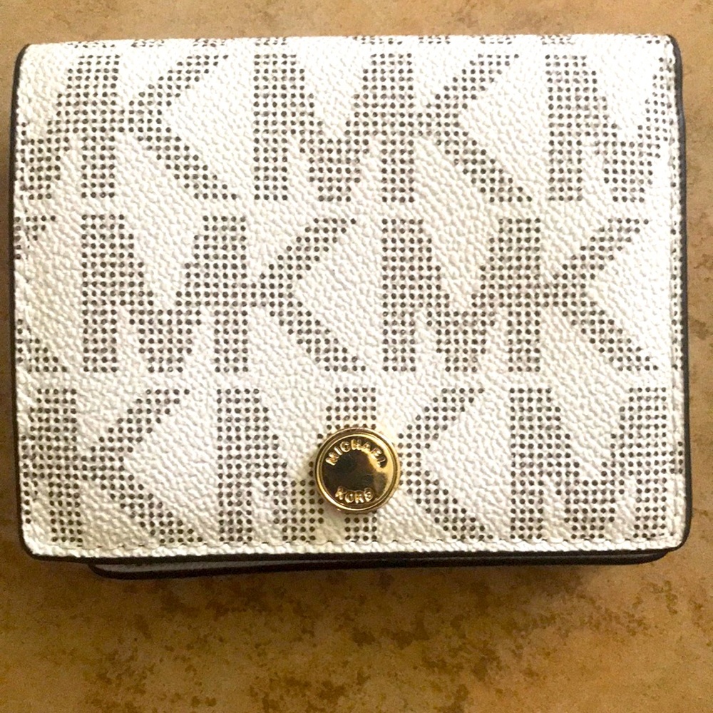 Michael Kors Wallet - Picture 2 of 15